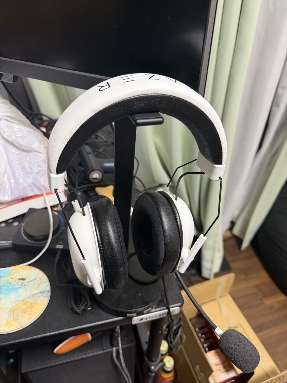 ホワイトのRazer BlackShark V2