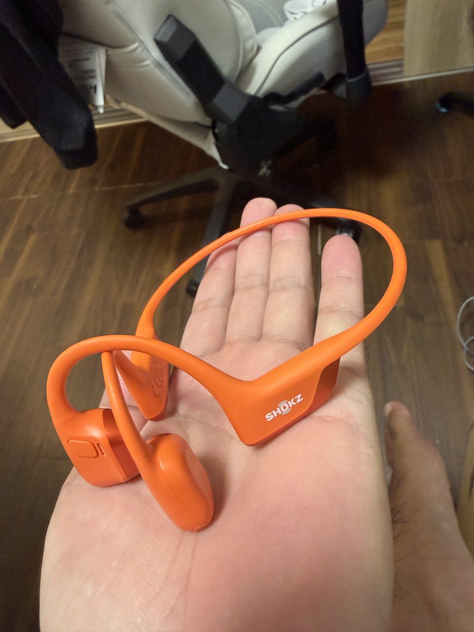 Shokz OpenRun Pro 2 オレンジカラーの実物