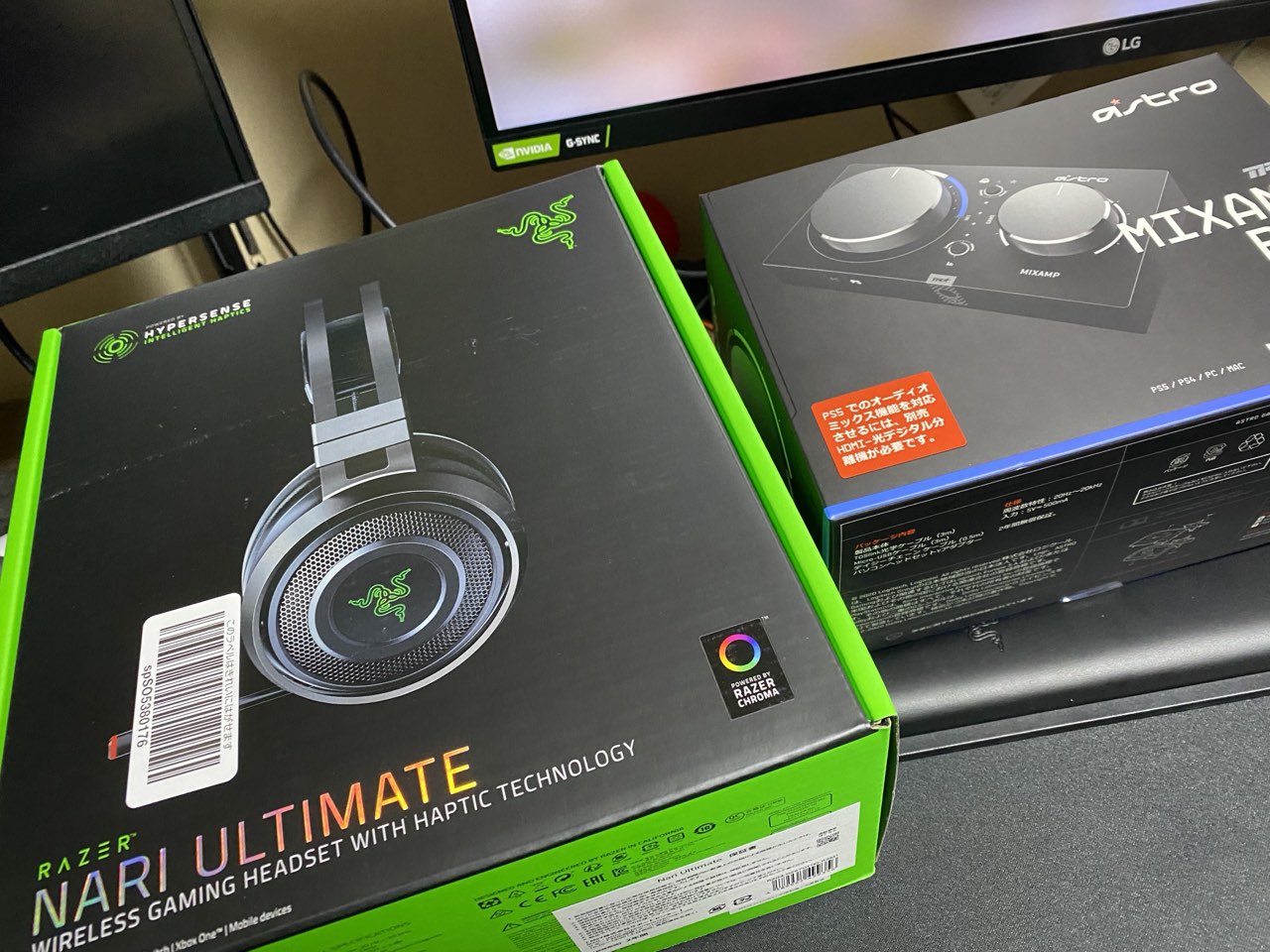 Razer Nari UltimateとASTRO MixAmpの化粧箱