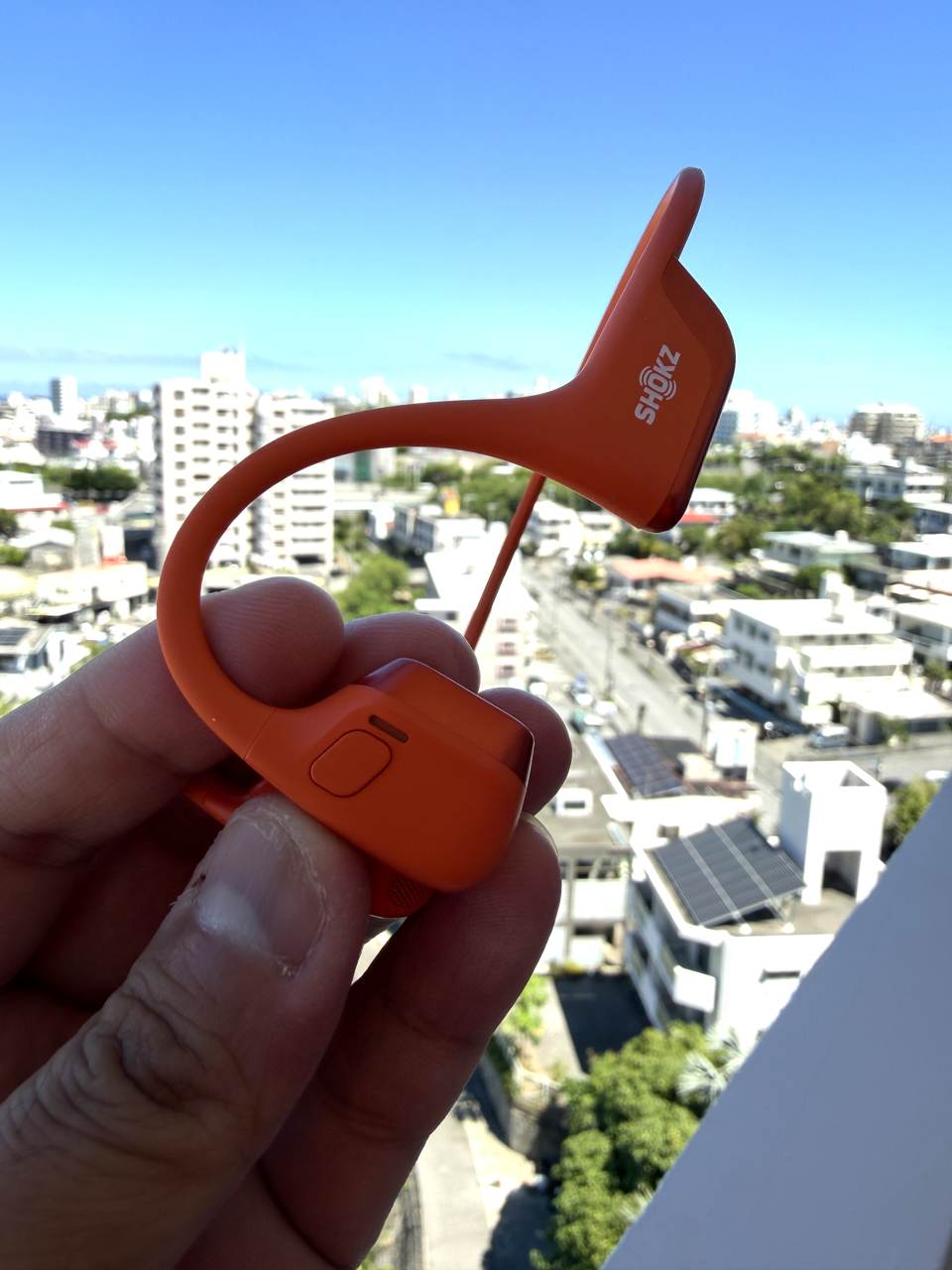 1年使用後の充電ポートとボタン部分。カバーの破損なし